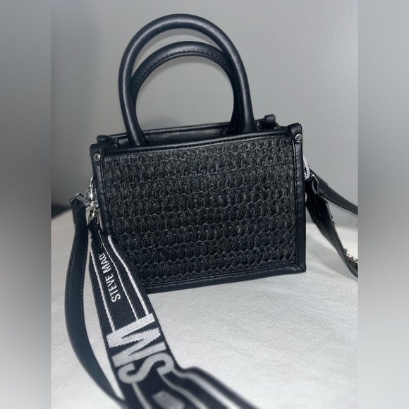 BRAND NEW STEVE MADDEN BLACK 
CROSSBODY BAG - Picture 2 of 2